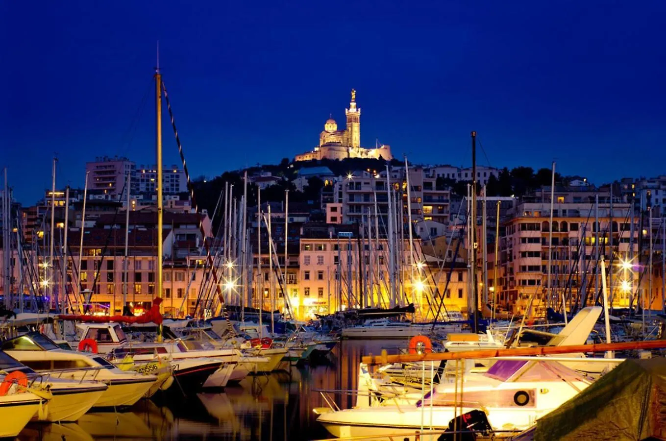 Yacht Idealement Situe Au Coeur Du Vieux-Port location