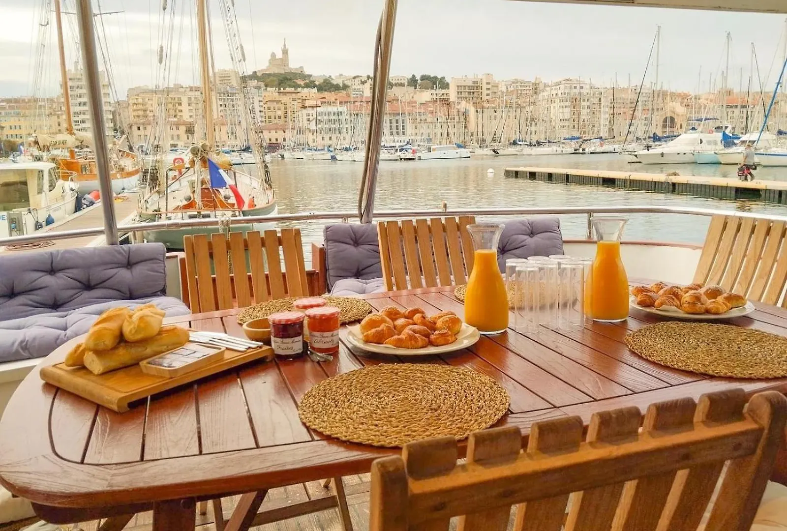 Botel Yacht Idealement Situe Au Coeur Du Vieux-Port Marseille